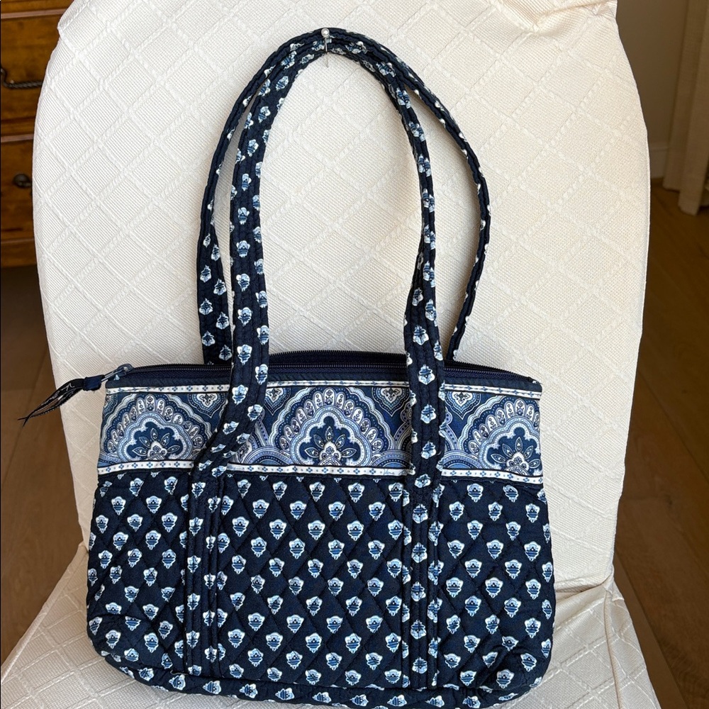 Vera Bradley tote Navy Blue with matching wallet - Picture 2 of 6